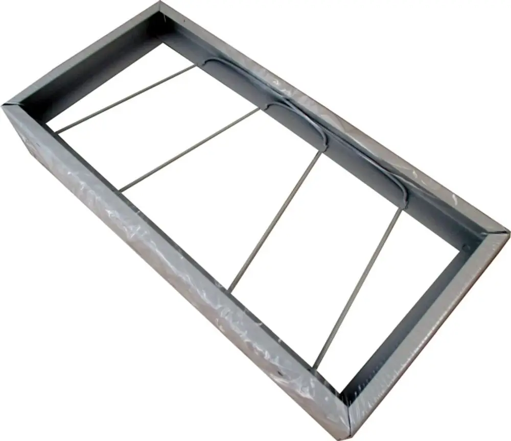 Filterrahmen in rechteckiger Form, in hellem Grau, mit metallischen Halterungen oben, geeignet für spezielle Belüftungsgeräte, Marke Wolf.